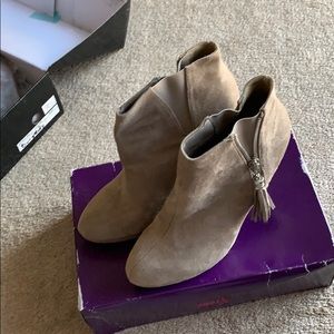 These are swayed with tassels